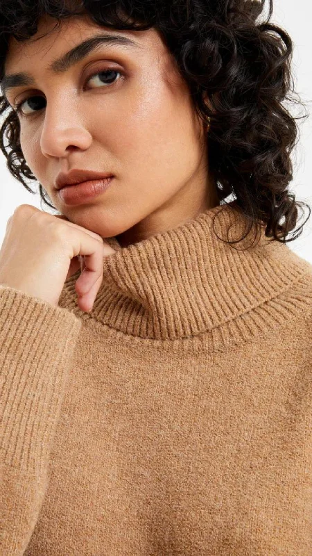 Vhari Turtleneck Sweater in Camel